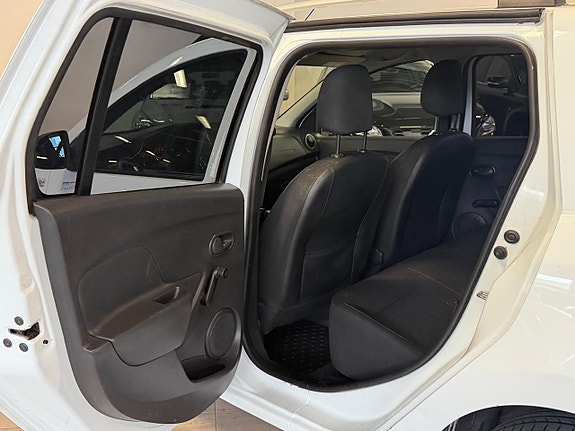 Dacia Logan 8 of 15