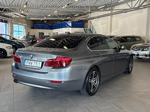 BMW 520d 3 of 5