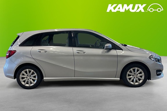 Mercedes-Benz B200 2 of 5
