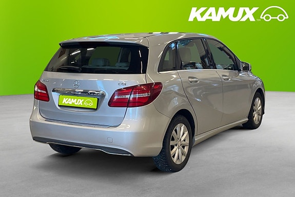 Mercedes-Benz B200 4 of 5