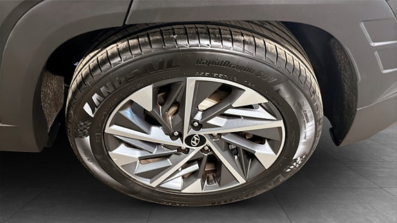Hyundai Tucson 9 of 12