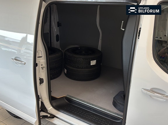 Peugeot e-Expert 17 of 17