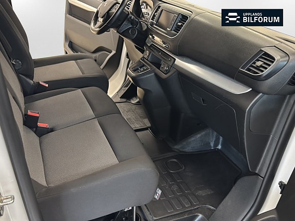 Peugeot e-Expert 9 of 17