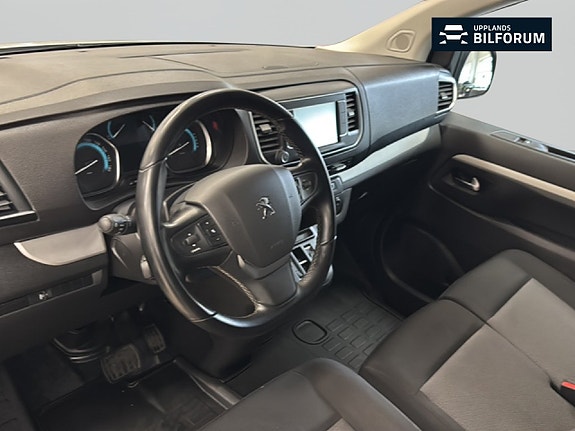 Peugeot e-Expert 8 of 17