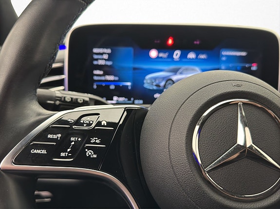 Mercedes-Benz E300 de 17 of 30