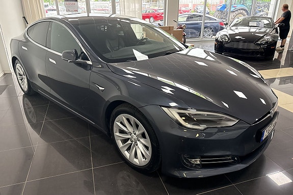 Tesla Model S 7 of 8