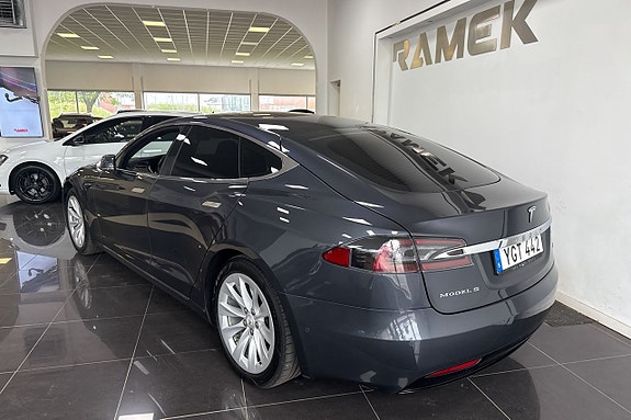 Tesla Model S 4 of 5