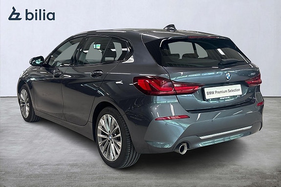 BMW 118i 2 of 5