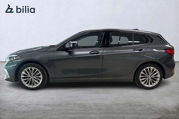 BMW 118i 3 of 5