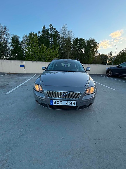 Volvo V50 4 of 5