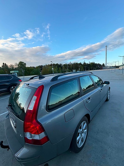 Volvo V50 2 of 5