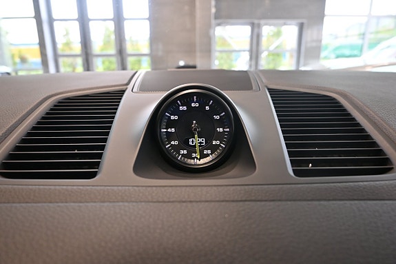 Porsche Cayenne 20 of 28
