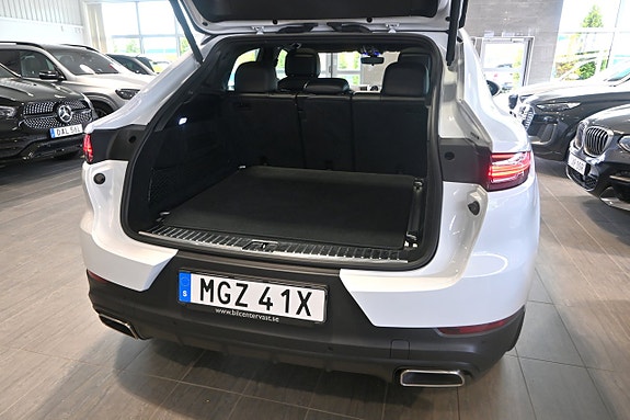 Porsche Cayenne 15 of 28