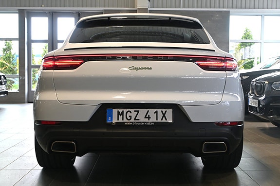 Porsche Cayenne 4 of 5
