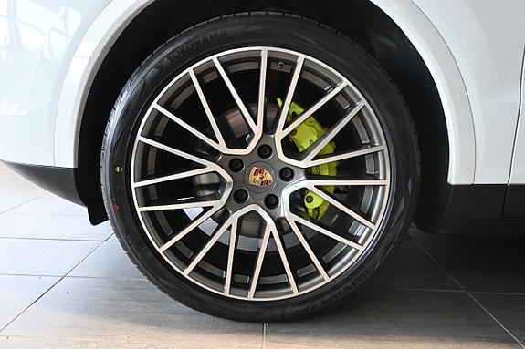 Porsche Cayenne 6 of 28
