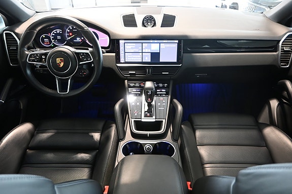 Porsche Cayenne 9 of 28