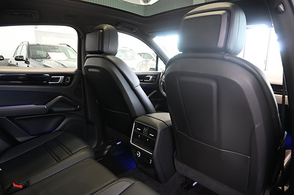 Porsche Cayenne 13 of 28