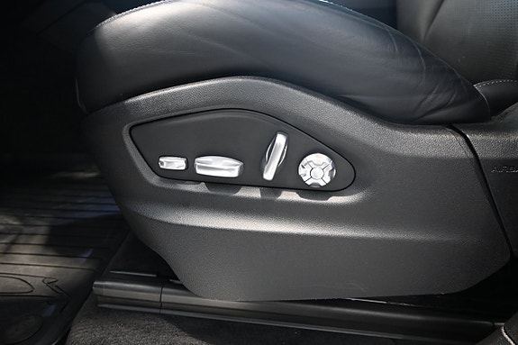 Porsche Cayenne 17 of 28