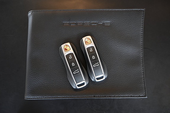 Porsche Cayenne 28 of 28
