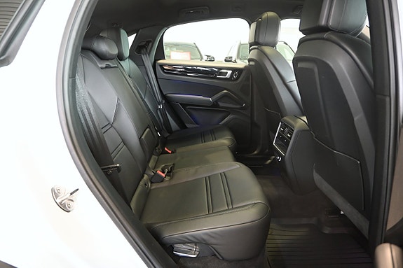 Porsche Cayenne 14 of 28