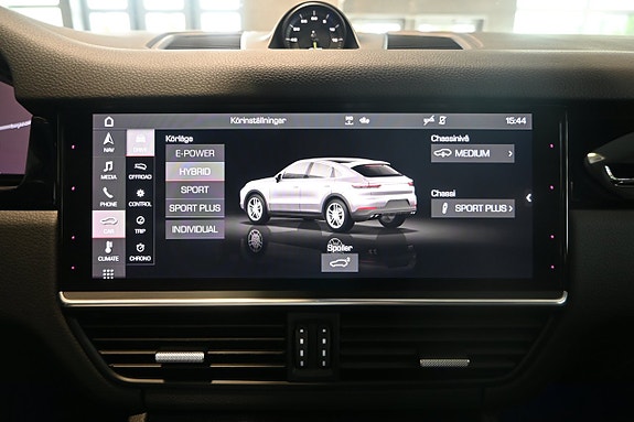 Porsche Cayenne 24 of 28