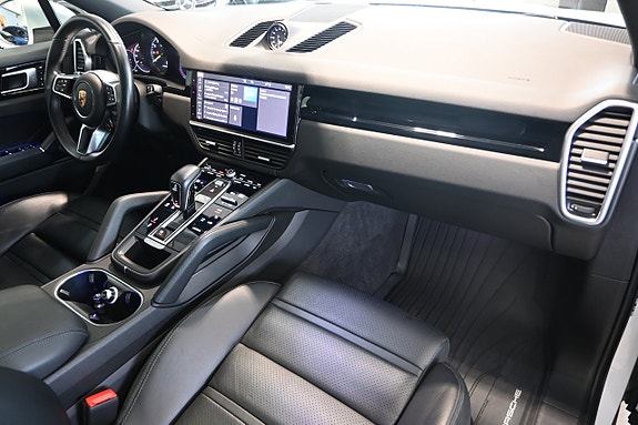 Porsche Cayenne 10 of 28