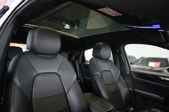 Porsche Cayenne 12 of 28