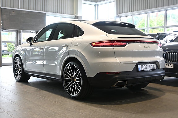 Porsche Cayenne 3 of 5