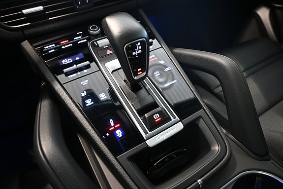 Porsche Cayenne 27 of 28