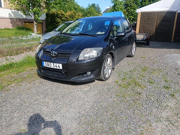 Toyota Auris 2 of 4