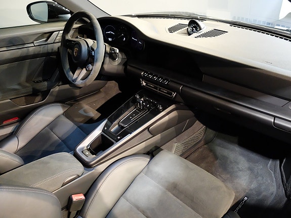 Porsche 911 4 of 5