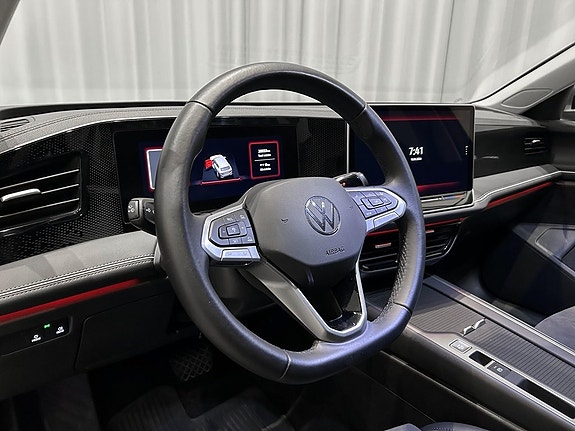 Volkswagen Passat 10 of 15