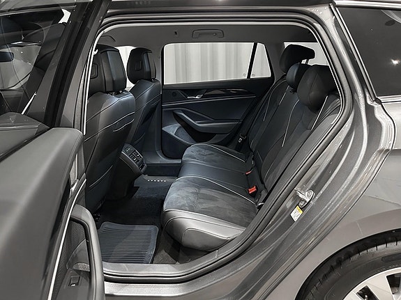 Volkswagen Passat 8 of 15