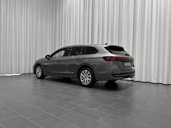 Volkswagen Passat 3 of 5