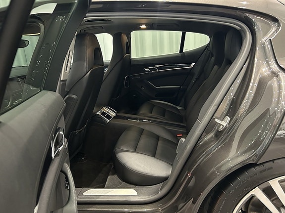 Porsche Panamera 4 10 of 19