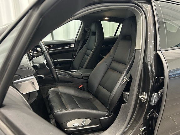 Porsche Panamera 4 8 of 19