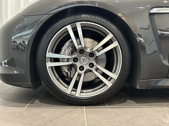 Porsche Panamera 4 6 of 19