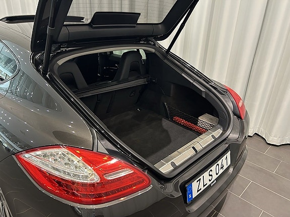 Porsche Panamera 4 4 of 5