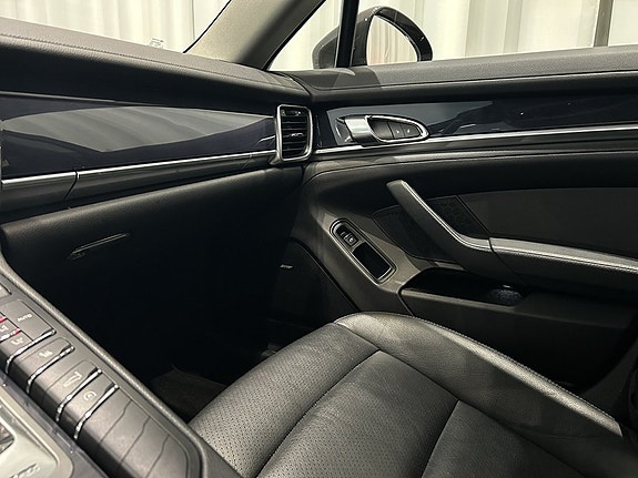 Porsche Panamera 4 18 of 19