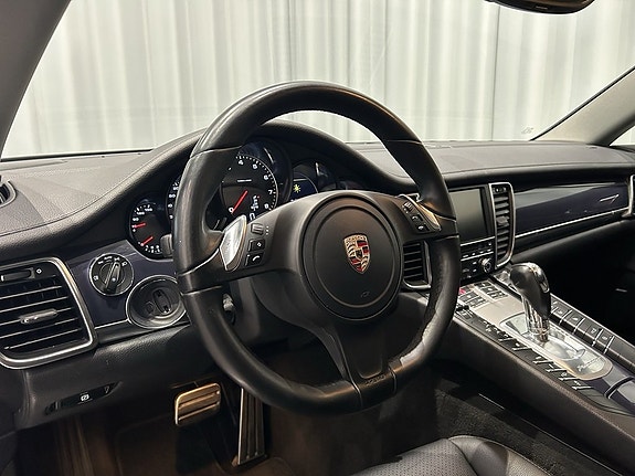 Porsche Panamera 4 13 of 19