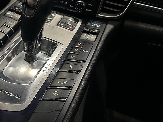 Porsche Panamera 4 17 of 19