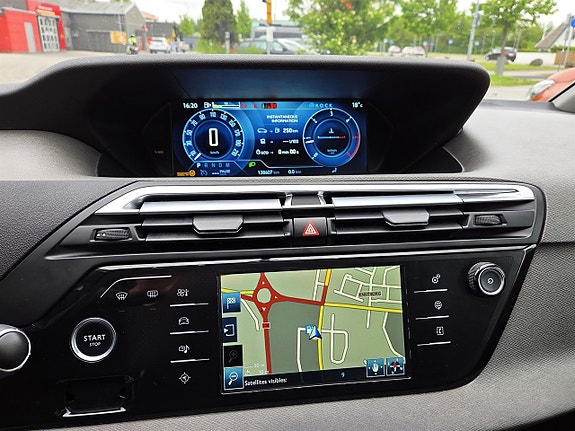 Citroen C4 Picasso 13 of 16