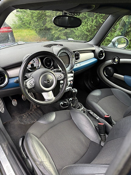 MINI Cooper S 4 of 5
