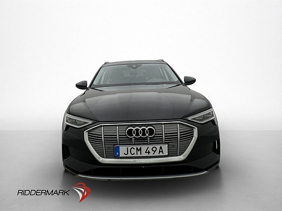 Audi e-tron 3 of 5