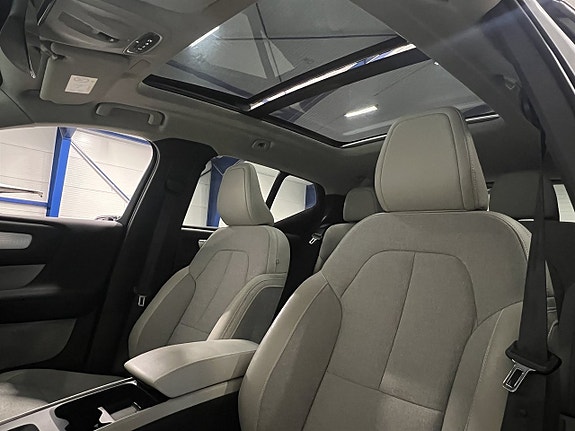 Volvo XC40 12 of 24