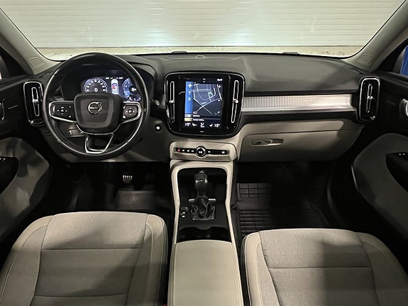 Volvo XC40 17 of 24