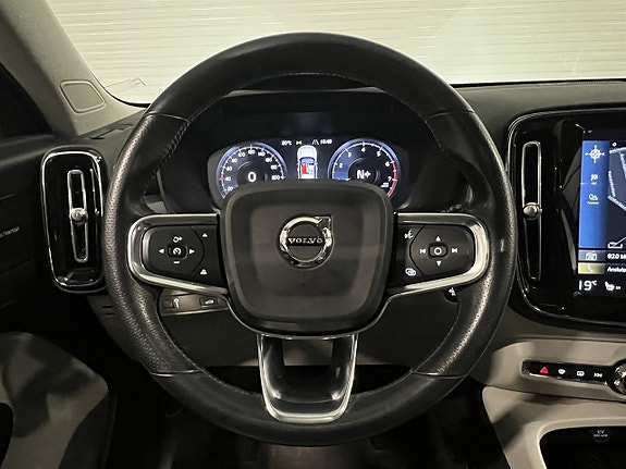 Volvo XC40 10 of 24
