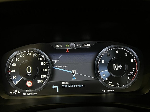 Volvo XC40 11 of 24