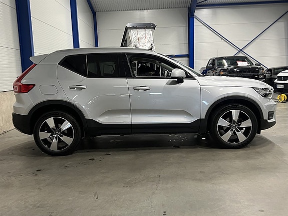 Volvo XC40 3 of 24