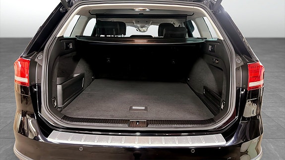 Volkswagen Passat Alltrack 12 of 13